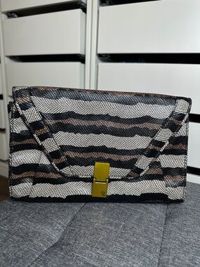 Elliott Lucca Reptile Emboss Leather Envelope Clutch Gold Tone Clasp